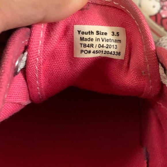 EARLY 2010s HELLO KITTY VANS - Picture 2 of 3